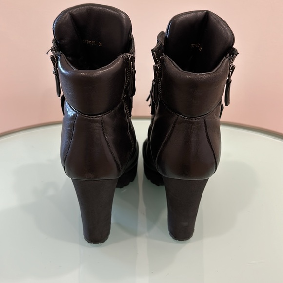 Prada Black Leather Ankle Lace up Boots Side Zip Closure Size 8 - Picture 3 of 6